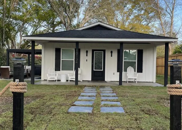 Love Shack In Foley/ Hot Tub / Modern Cozy