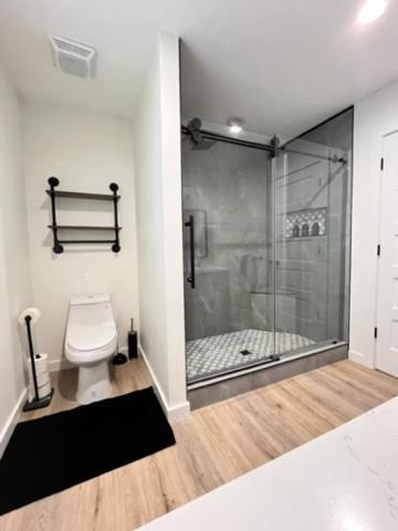 Shack In Foley/ Hot Tub / Modern Cozy Holiday home Foley