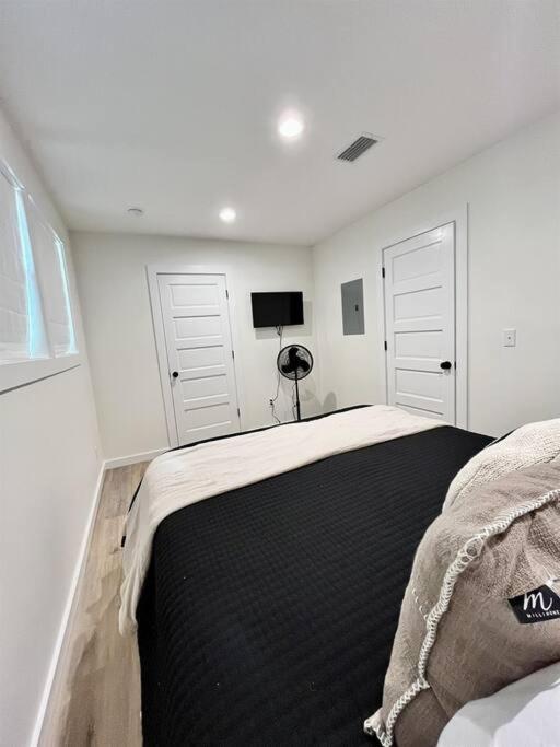 Shack In Foley/ Hot Tub / Modern Cozy *