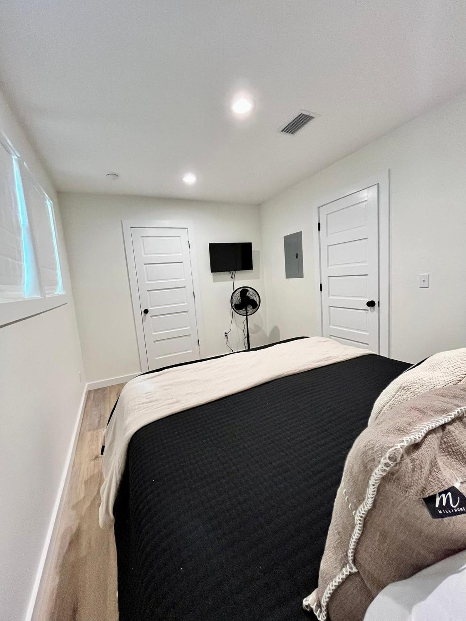 Holiday home Shack In Foley/ Hot Tub / Modern Cozy Foley
