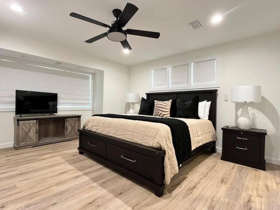 Shack In Foley/ Hot Tub / Modern Cozy