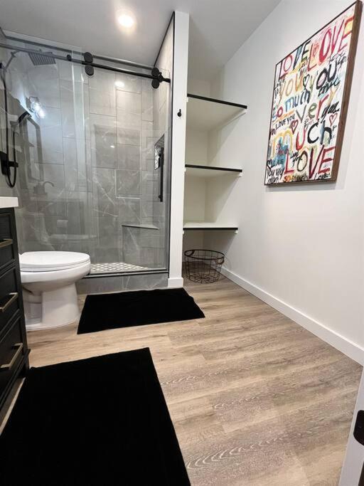 Shack In Foley/ Hot Tub / Modern Cozy Holiday home *