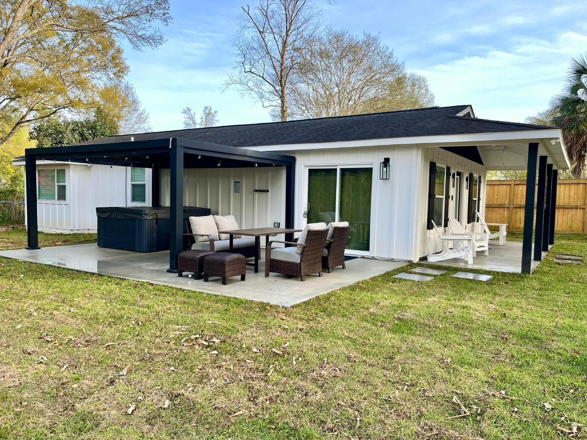 Shack In Foley/ Hot Tub / Modern Cozy *