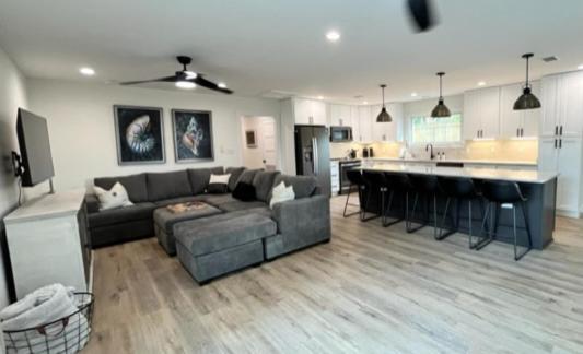 Holiday home Shack In Foley/ Hot Tub / Modern Cozy Foley