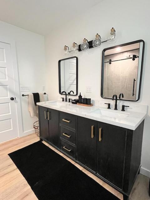 Shack In Foley/ Hot Tub / Modern Cozy *
