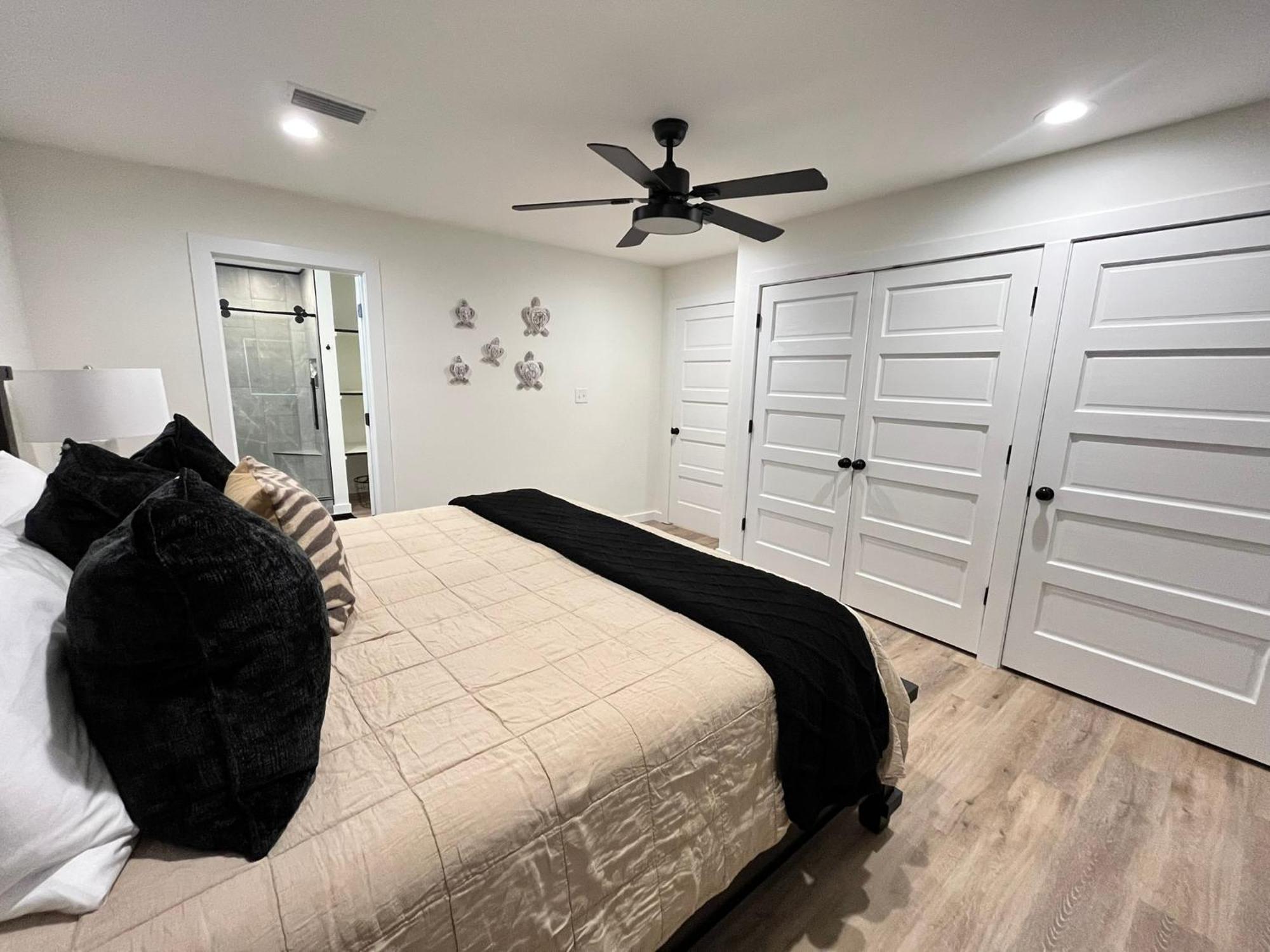 Shack In Foley/ Hot Tub / Modern Cozy Foley
