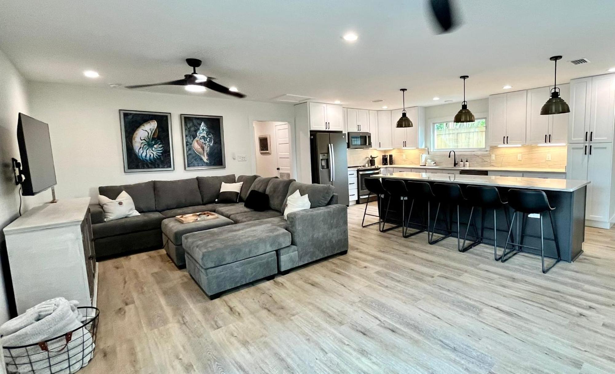 Shack In Foley/ Hot Tub / Modern Cozy * Foley