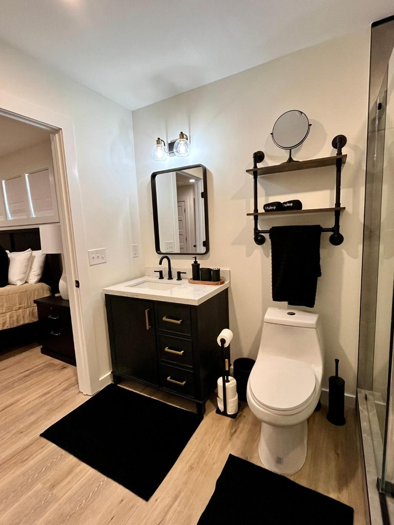 Shack In Foley/ Hot Tub / Modern Cozy *