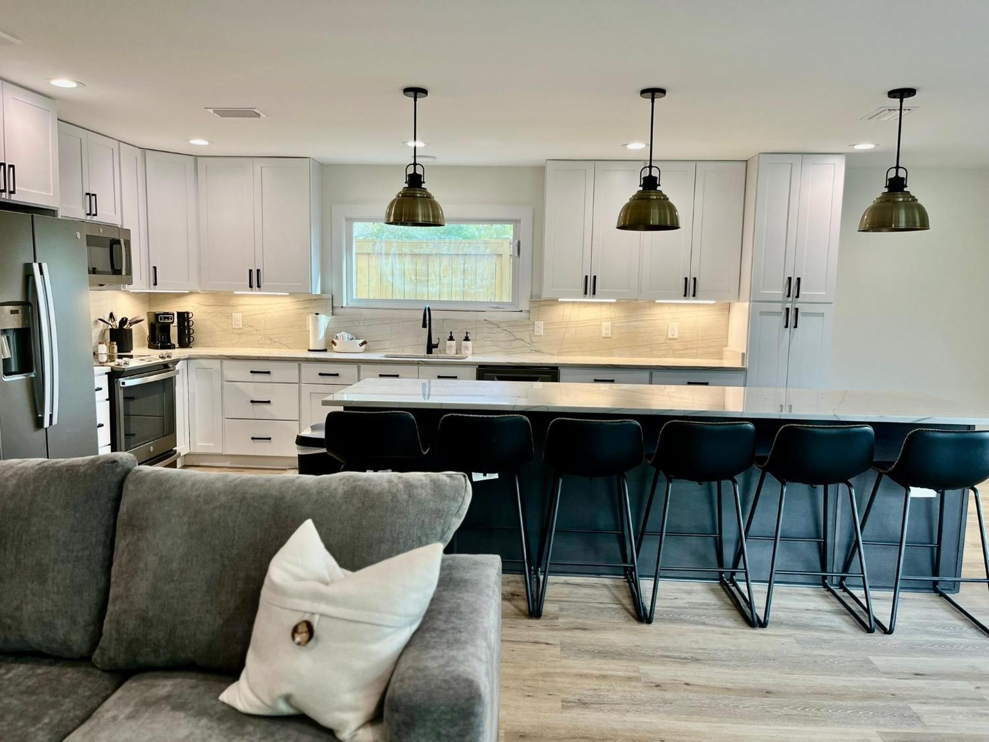 Shack In Foley/ Hot Tub / Modern Cozy Holiday home *