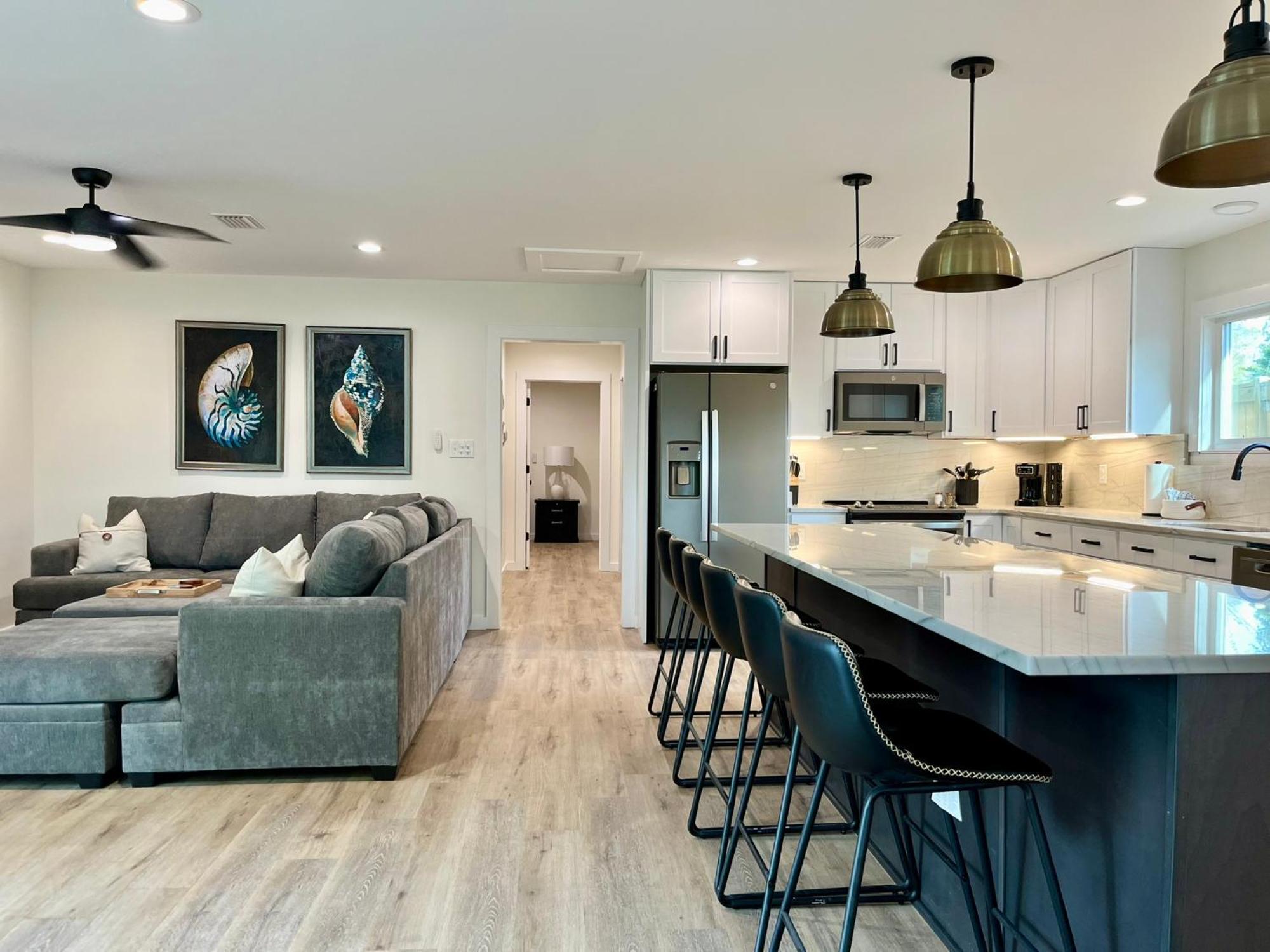 Shack In Foley/ Hot Tub / Modern Cozy Holiday home *
