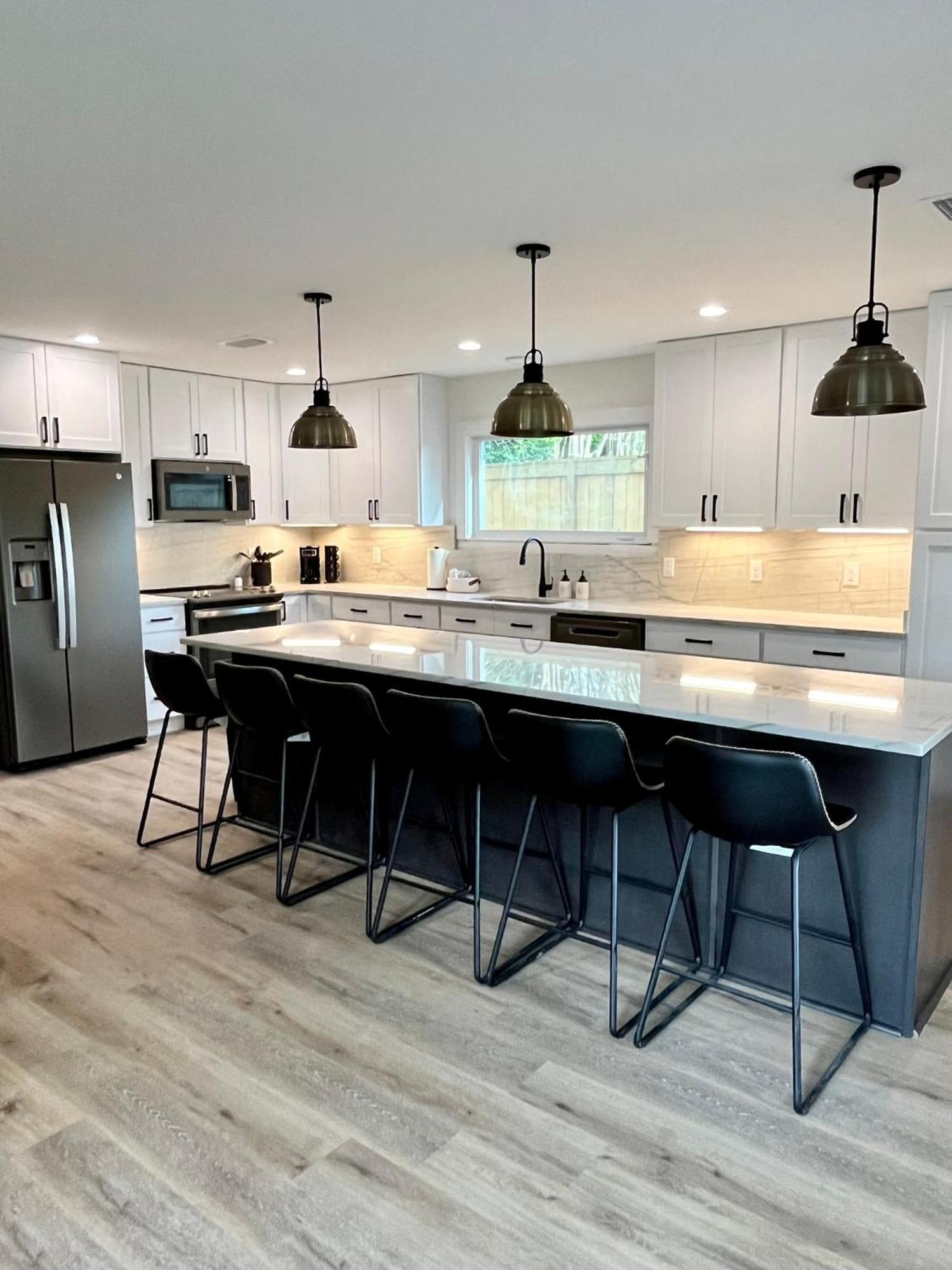 Shack In Foley/ Hot Tub / Modern Cozy *