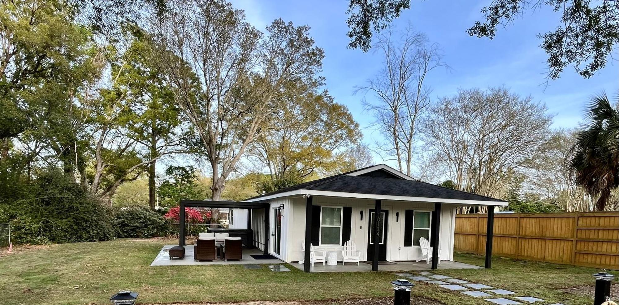 Shack In Foley/ Hot Tub / Modern Cozy Foley