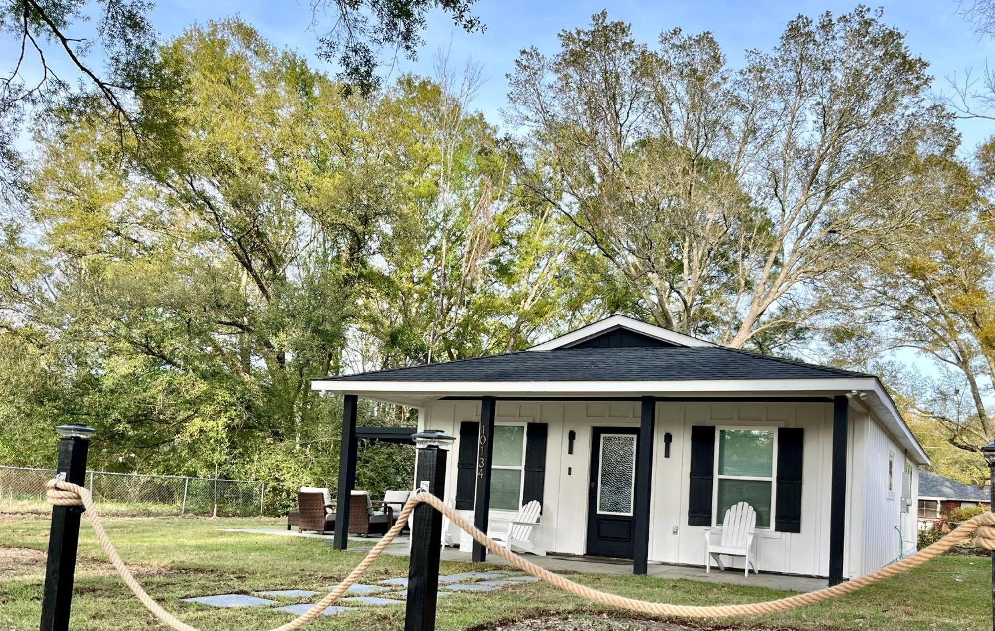 Holiday home Shack In Foley/ Hot Tub / Modern Cozy *