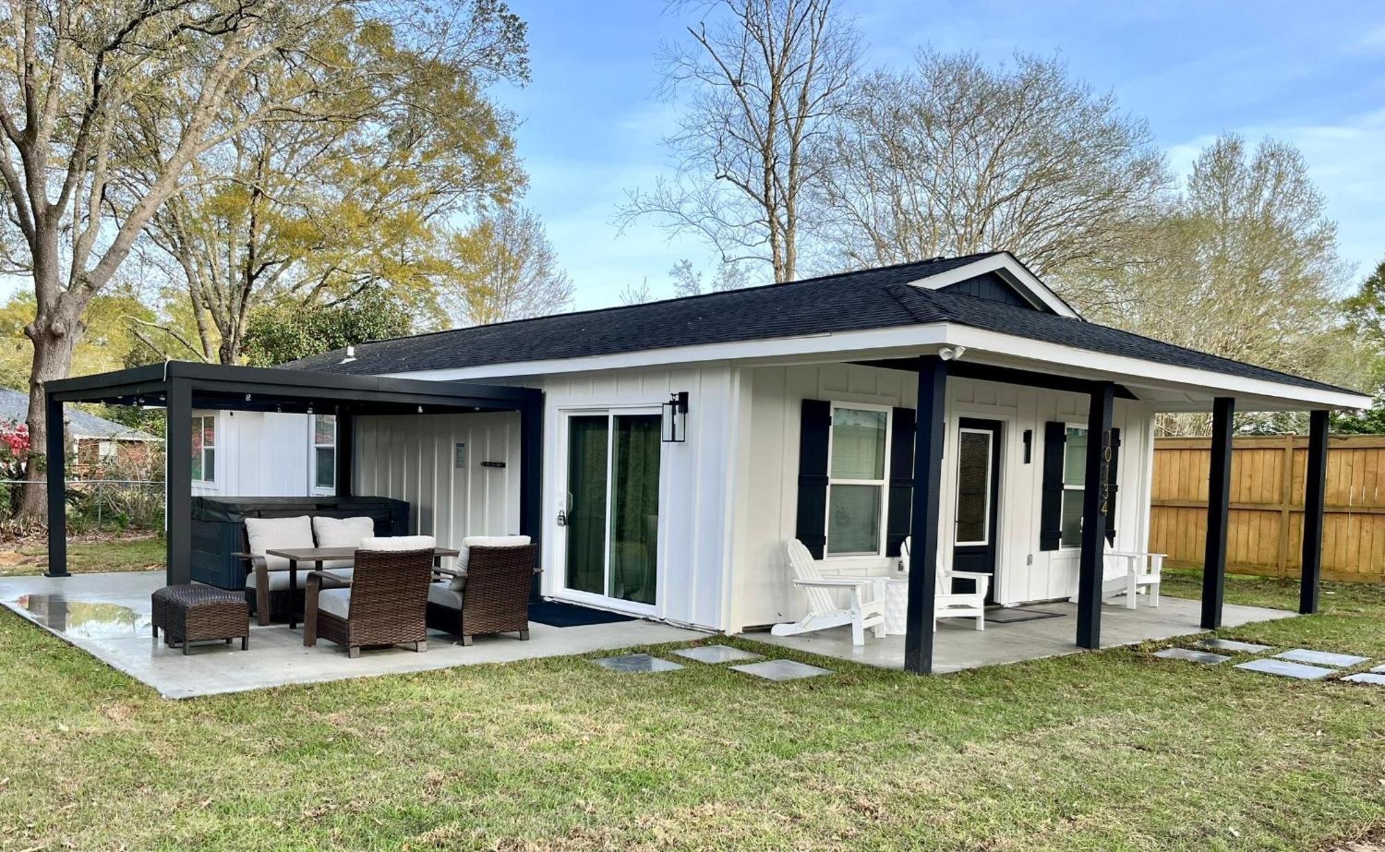 Shack In Foley/ Hot Tub / Modern Cozy * Foley